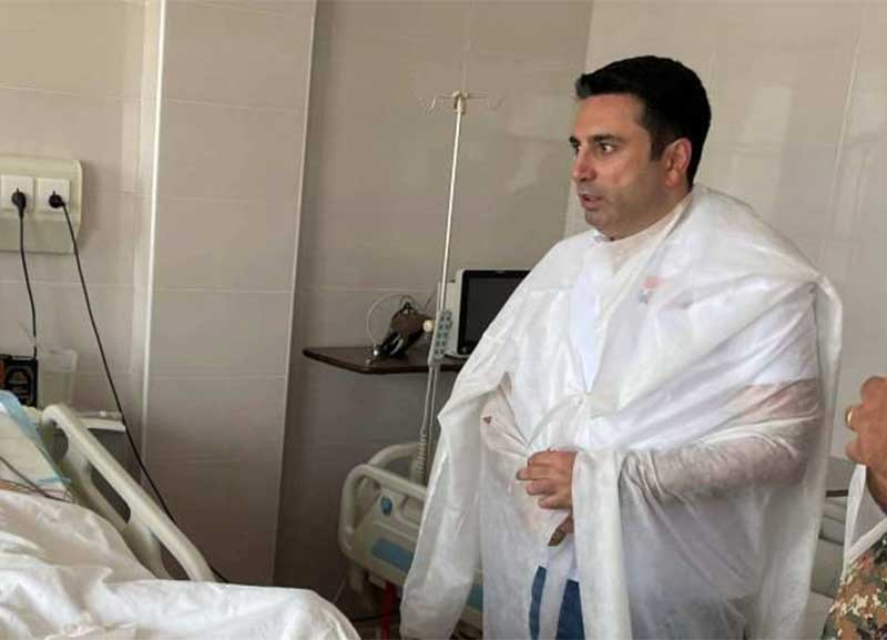 ՀՀ ԱԺ նախագահն այցելել է սեպտեմբերի 1-ին ադրբեջանական սադրանքի հետևանքով հրազենային վիրավորում ստացած Նարեկ Պողոսյանին