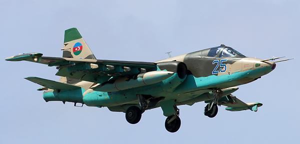 تمرین حمله به دشمن فرضی خلبانان نیروی هوایی جمهوری آذربایجان