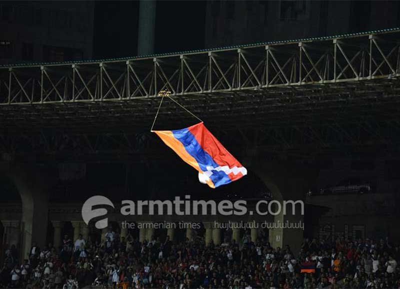 Հայաստան-Խորվաթիա խաղի ժամանակ ծածանվել է ԼՂ դրոշը. այն մարզադաշտ է մտցվել դրոնի միջոցով