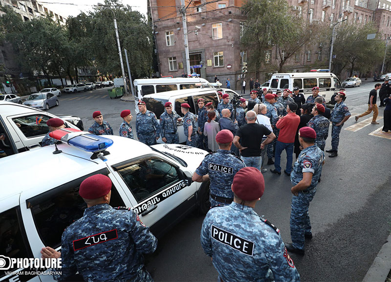 Երևանում բողոքի ակցիաներից բերման է ենթարկվել 142 քաղաքացի․ ոստիկանություն 