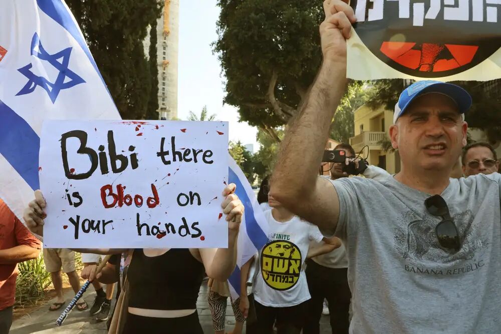 Hundreds hold fresh protests against Netanyahu in Tel Aviv