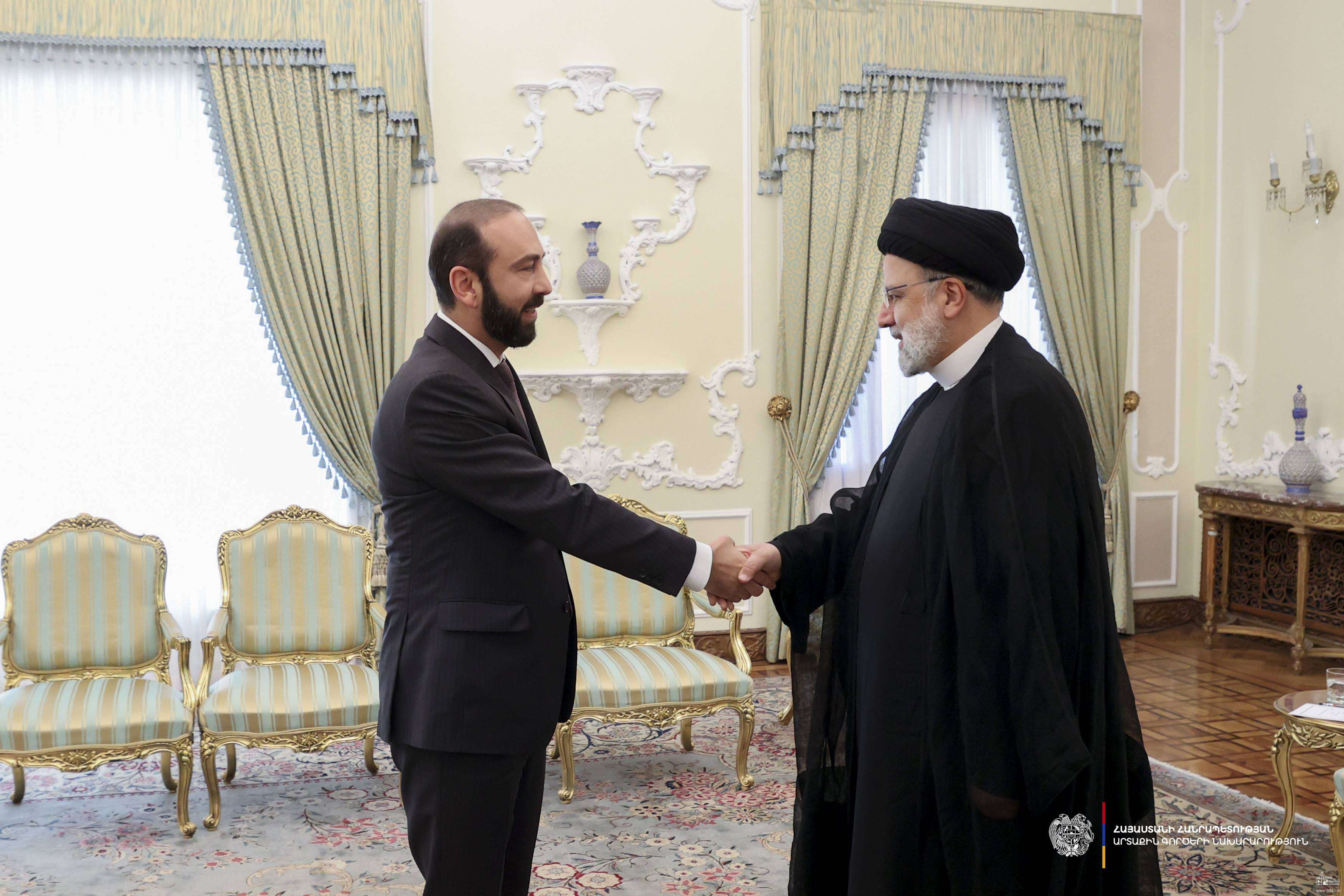 Արարատ Միրզոյանն Իրանի նախագահի հետ քննարկել է տարածաշրջանային անվտանգության հարցեր
