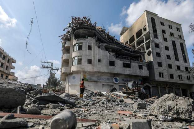 UN agencies call for immediate ceasefire as Israel says its forces have cut Gaza into two