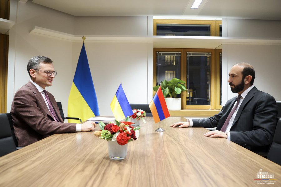Armenian, Ukrainian FMs discuss prospects of bilateral cooperation