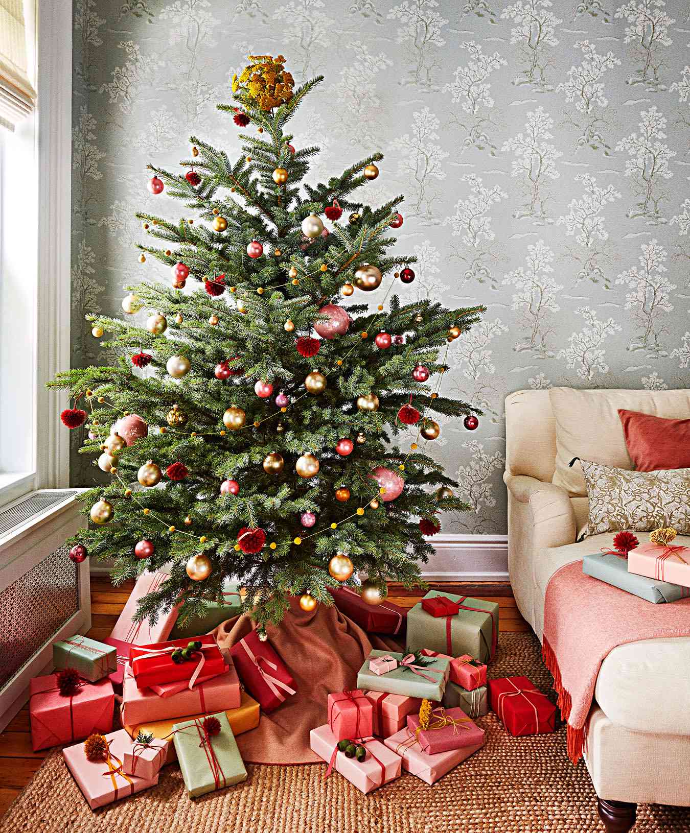 stylish,christmas,tree,decorating,trends,for,2024 , STYLISH CHRISTMAS TREE DECORATING TRENDS FOR 2024