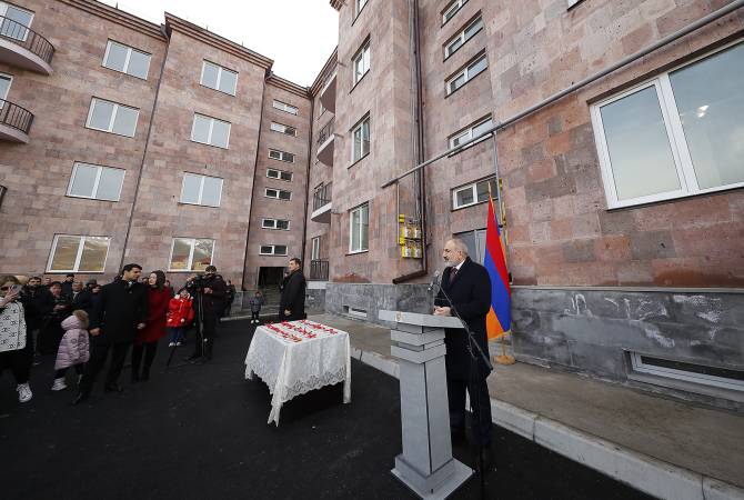 Prime Minister attends the housewarming ceremony of the multi-apartment building built in Aparan