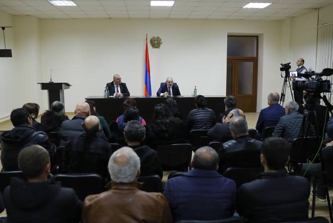 Prime Minister meets with the relatives of the prisoners of war who recently returned to Armenia