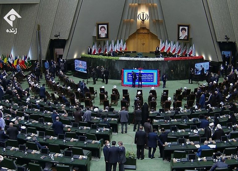 مراسم تحلیف سیزدهمین دوره‌ ریاست جمهوری ایران آغاز شد.