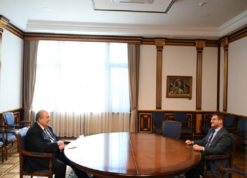 ՀՀ նախագահն ու Արման Բաբաջանյանը հանդիպման ընթացքում անդրադարձել են երկրում առկա ներքին խնդիրներին և արտաքին մարտահրավերներին