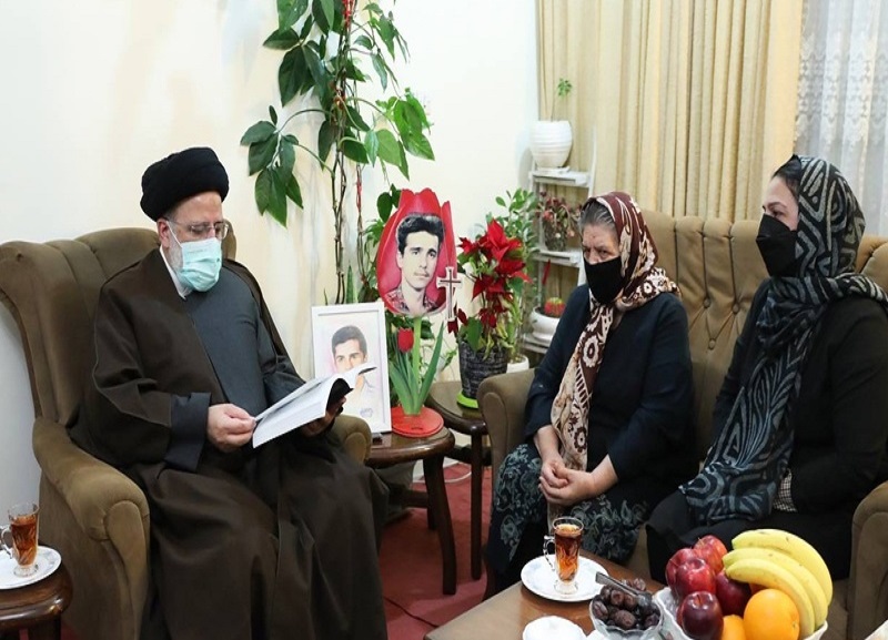 رئیسی در دیدار خانواده شهید وارطان آقاخانیان: همه شهدا مایه افتخار ایران و ایرانیان هستند