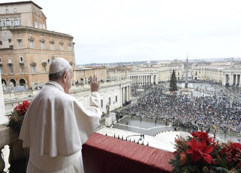 Pope mentions prisoners of war in Christmas message