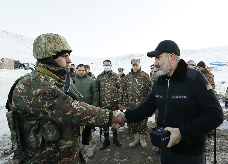 Prime Minister visits military positions ahead of the New Year