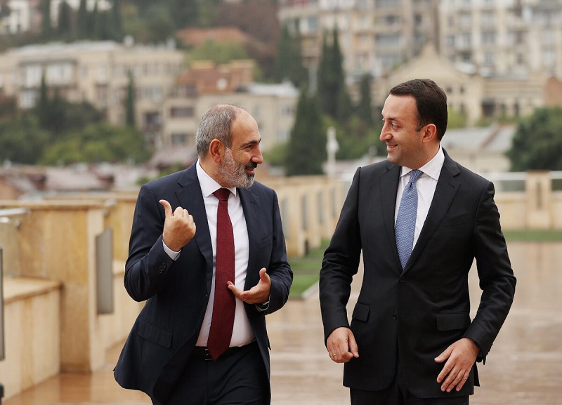 Armenian, Georgian PMs talk bilateral relations