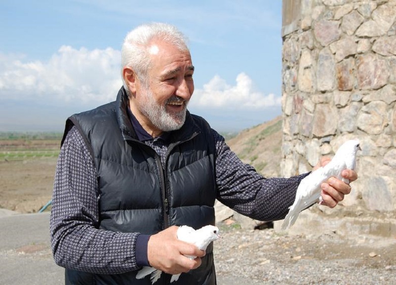 Armenian poet Razmik Davoyan dies aged 81