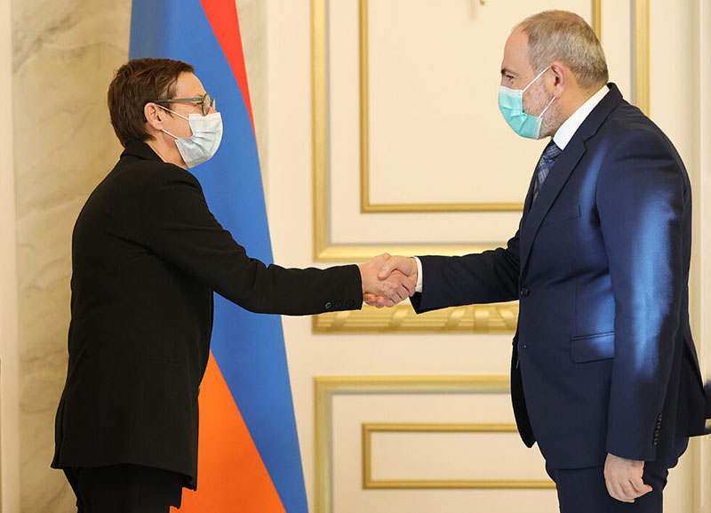 Armenian PM, Ambassador of France discuss bilateral agenda