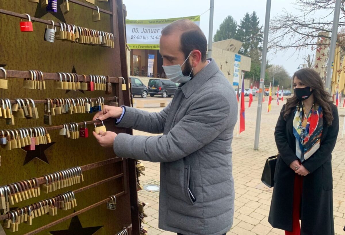 Armenian FM visits Schengen Agreement Monument in Luxembourg