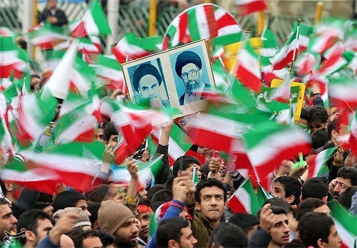 تاکید بر تبعیت از منویات رهبری در قطعنامه پایانی مراسم ۲۲ بهمن ۱۴۰۰
