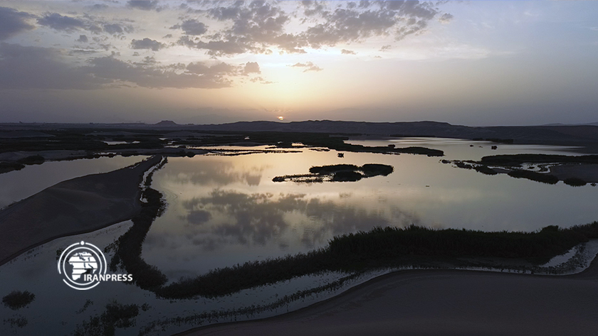 Video - Desert Lake Yazd; joy of tourism among flowing sands